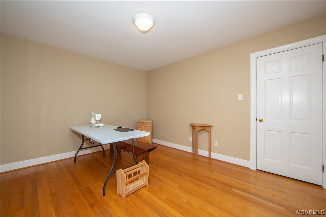 13371 Kingsmill Road Midlothian, VA 23113 - Photo 22 of 43 a workspace with furniture and wooden floor