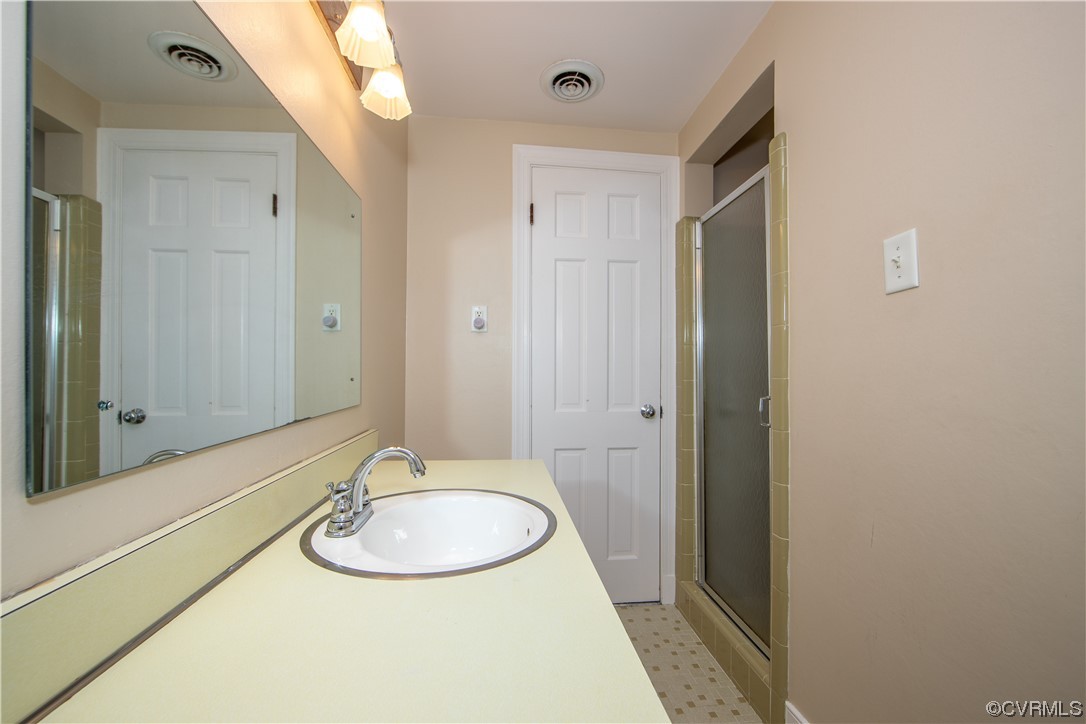 13371 Kingsmill Road Midlothian, VA 23113 - Photo 27 of 43 a bathroom with a sink and a mirror