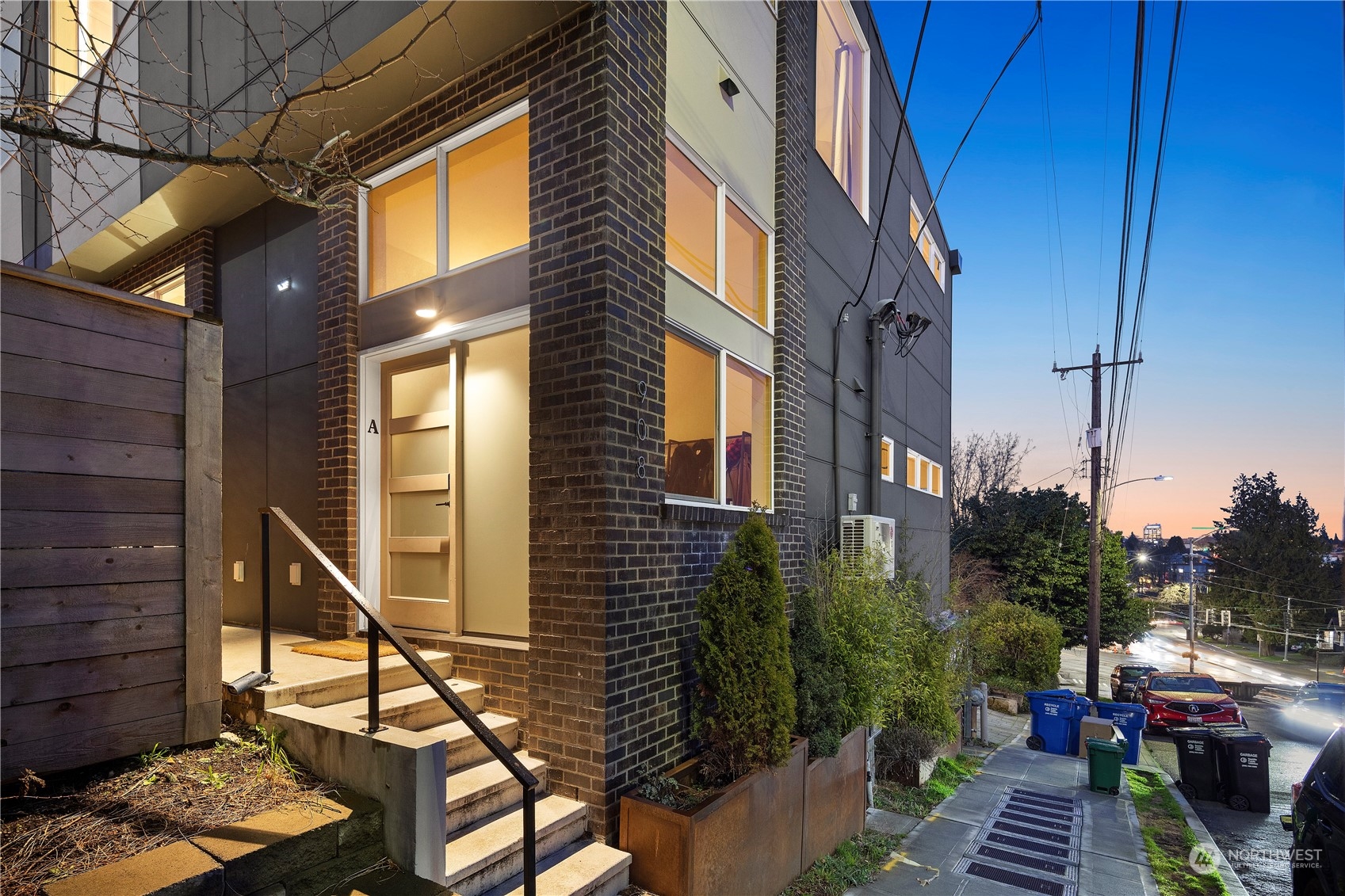 908 North 46th Street, Unit B Seattle, WA 98103 - Photo 4 of 32