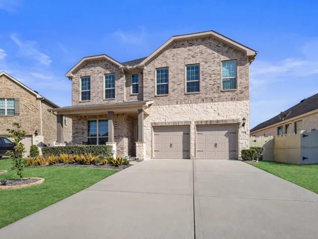 $497,000 | 10267 Bayou Oaks Drive, Conroe, TX 77385