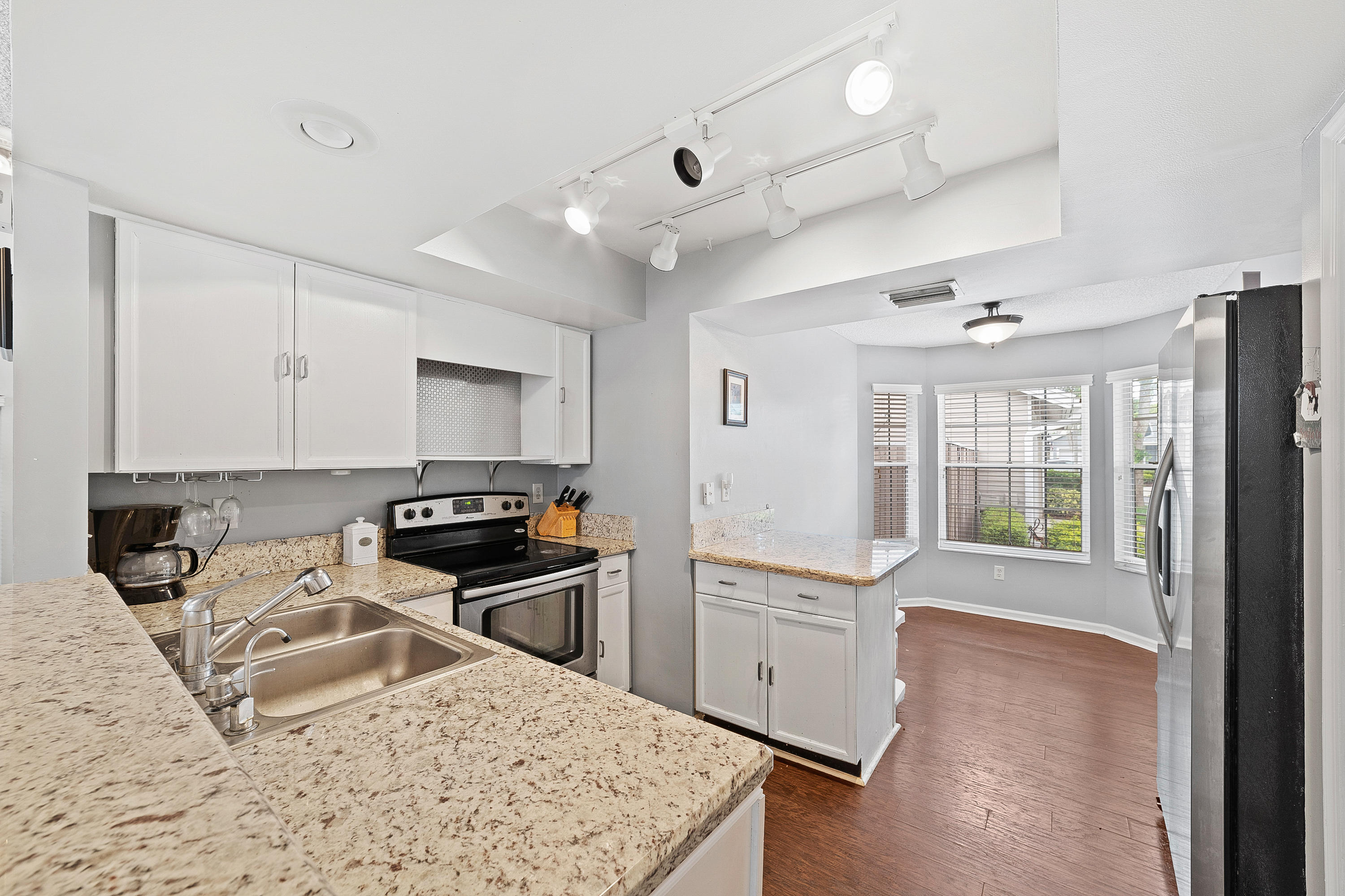 5346 Park Pl Circle Boca Raton, FL 33486 - Photo 11 of 26 Kitchen