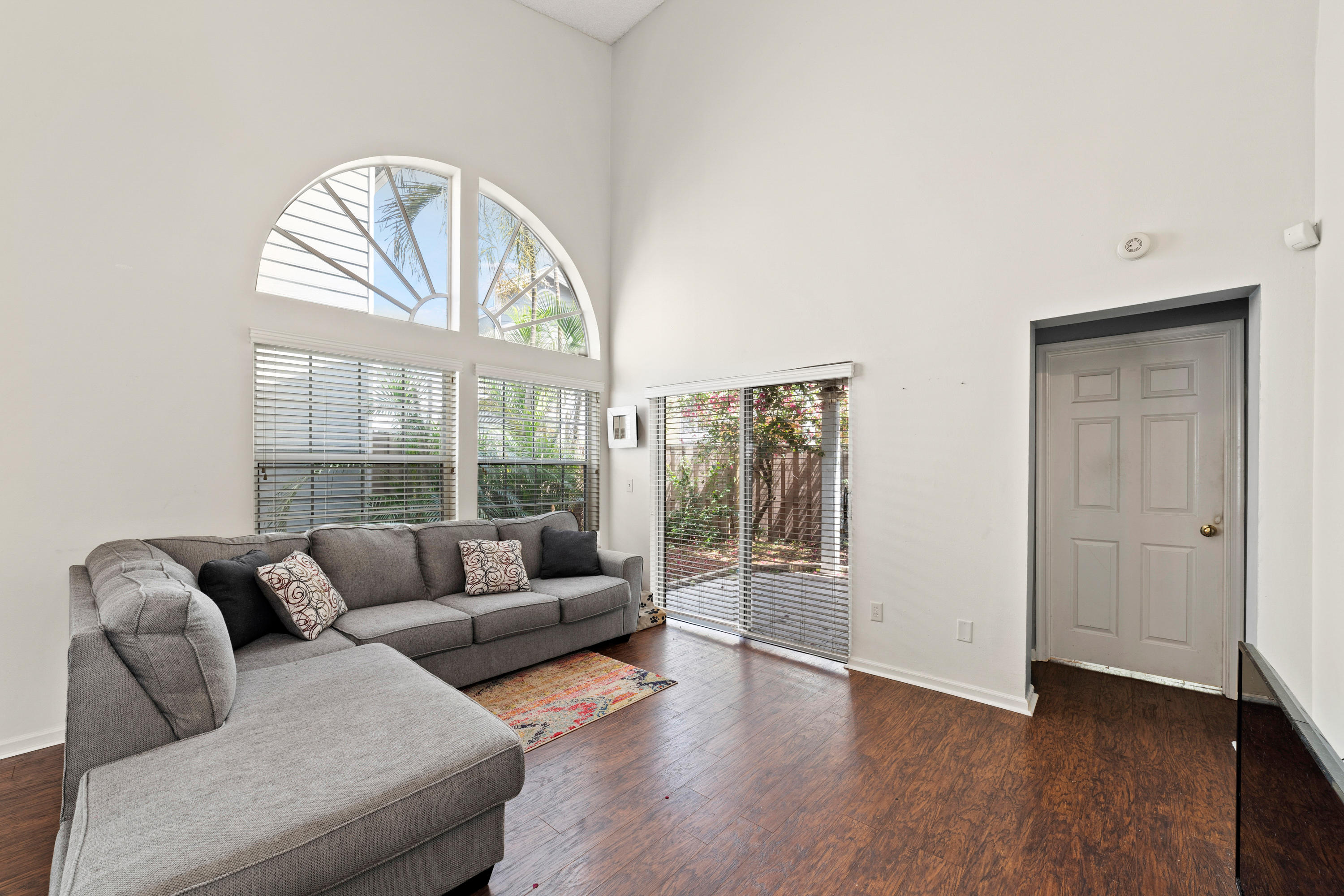 5346 Park Pl Circle Boca Raton, FL 33486 - Photo 2 of 26 Living room