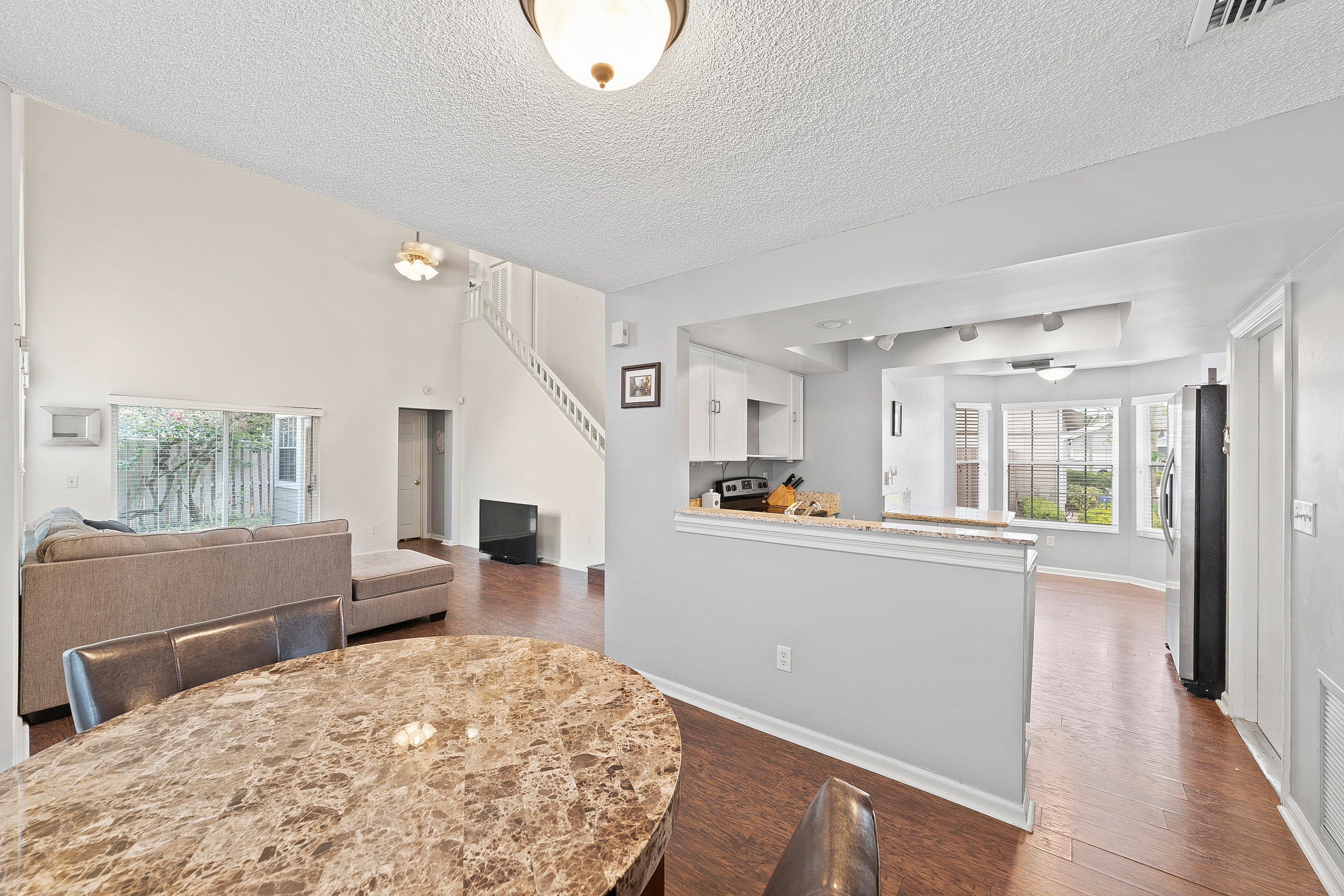 5346 Park Pl Circle Boca Raton, FL 33486 - Photo 10 of 26 Kitchen and living area