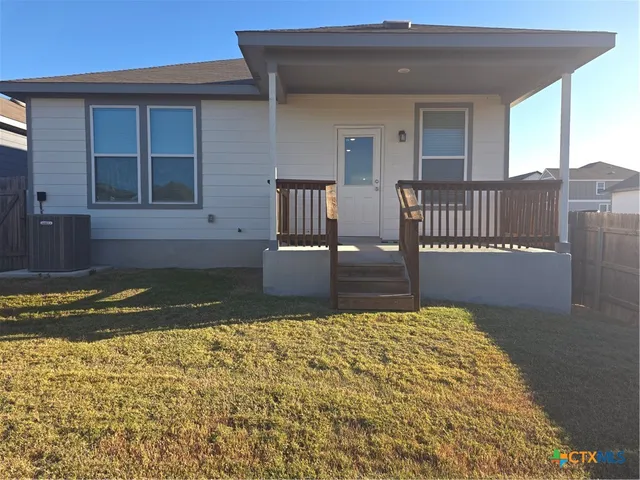 $1,750 | 874 Crested Iris, New Braunfels, TX 78130