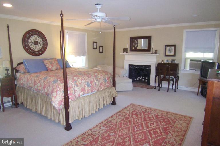 35091 Paxson Road Round Hill, VA 20141 - Photo 22 of 29 Master Bedroom