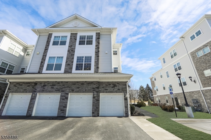 17 Veterans Way Morris Plains, NJ 07950 - Photo 1 of 31