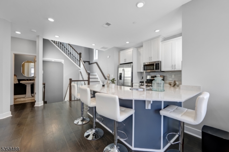 17 Veterans Way Morris Plains, NJ 07950 - Photo 4 of 31