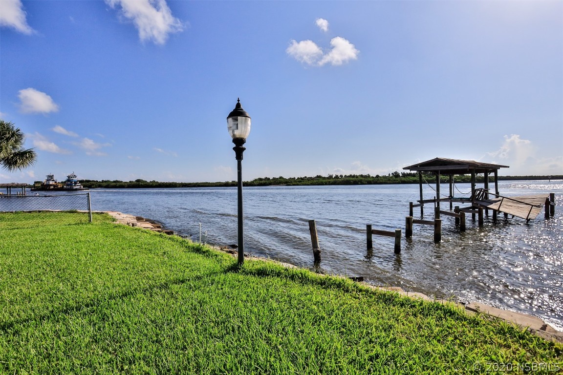1605 South Riverside Drive Edgewater, FL 32132 - Photo 4 of 38 Gallery Image 4