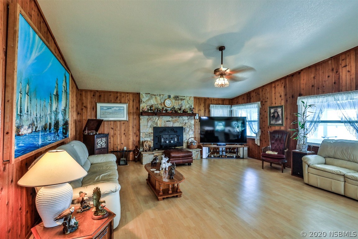 1605 South Riverside Drive Edgewater, FL 32132 - Photo 5 of 38 Gallery Image 5