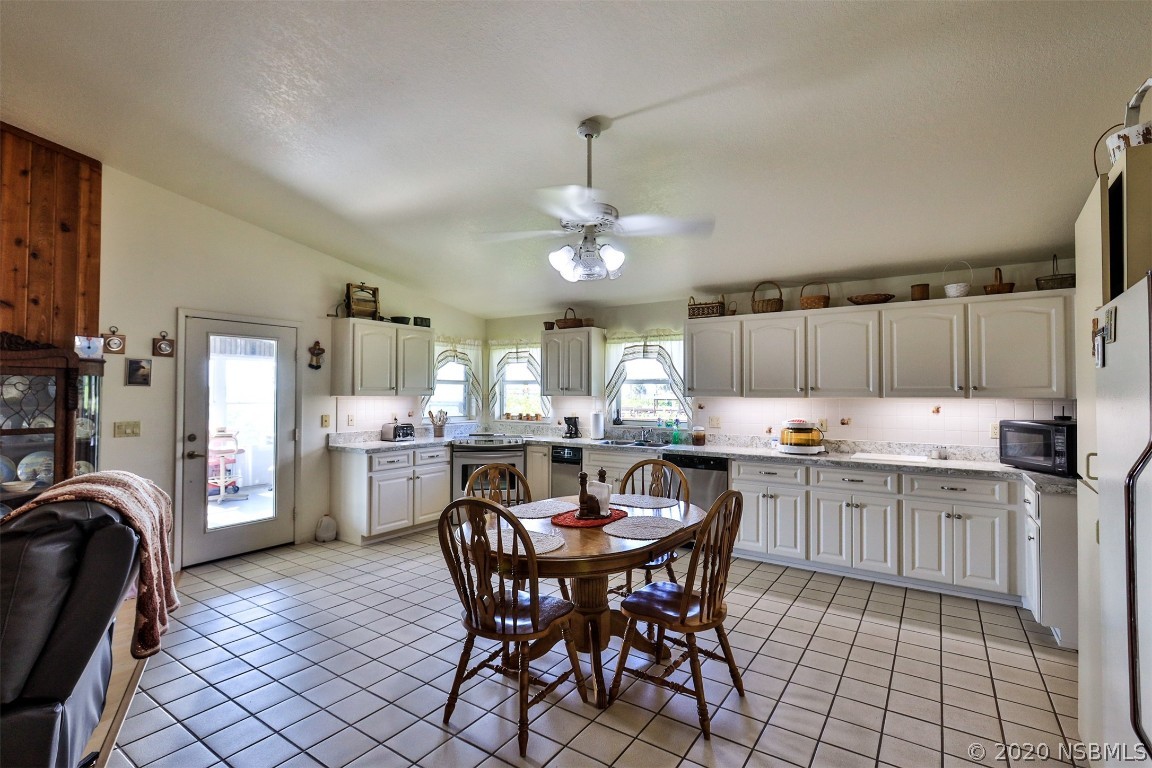 1605 South Riverside Drive Edgewater, FL 32132 - Photo 9 of 38 Gallery Image 9