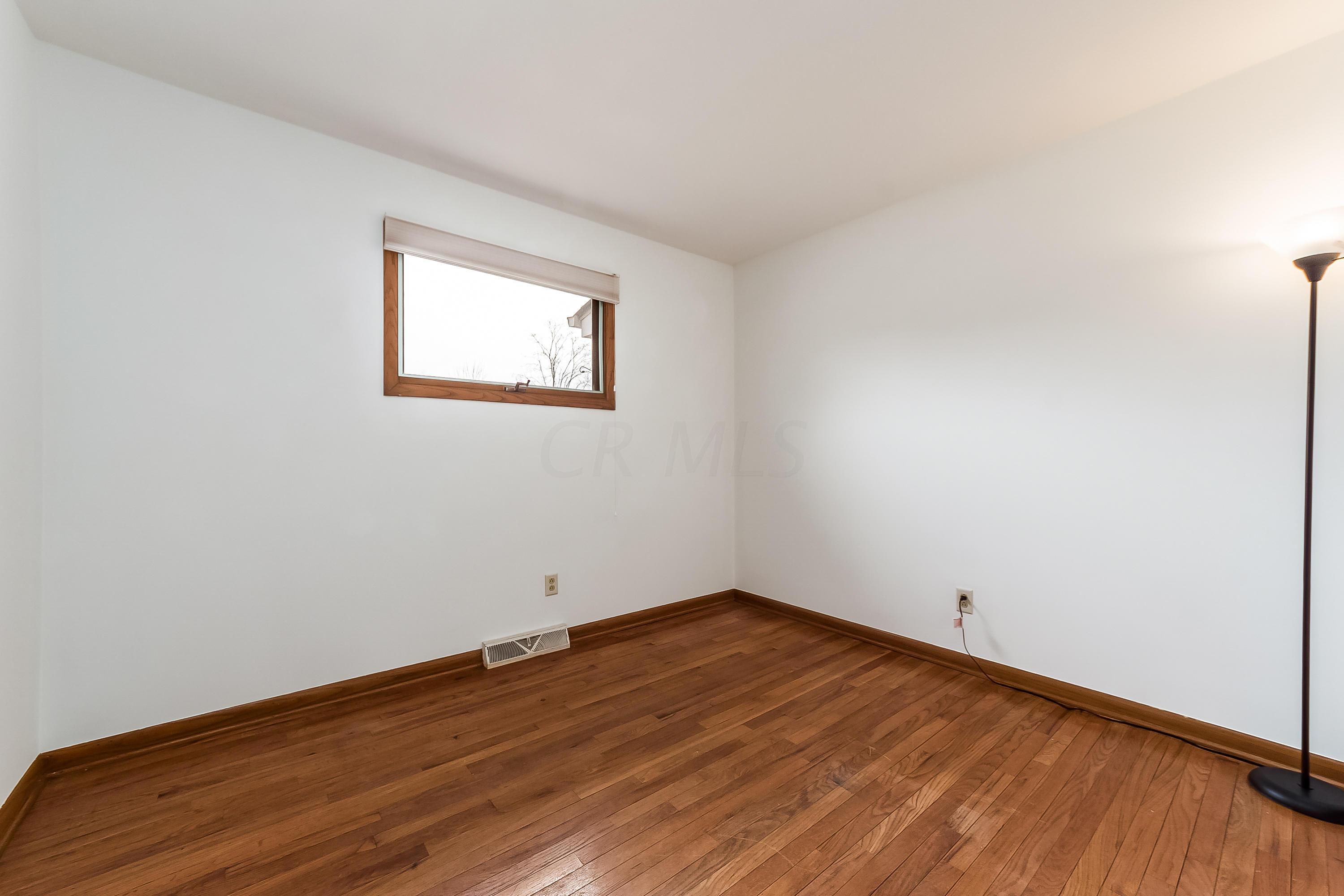 910 Hillery Road Columbus, OH 43229 - Photo 12 of 28 Gallery Image 12