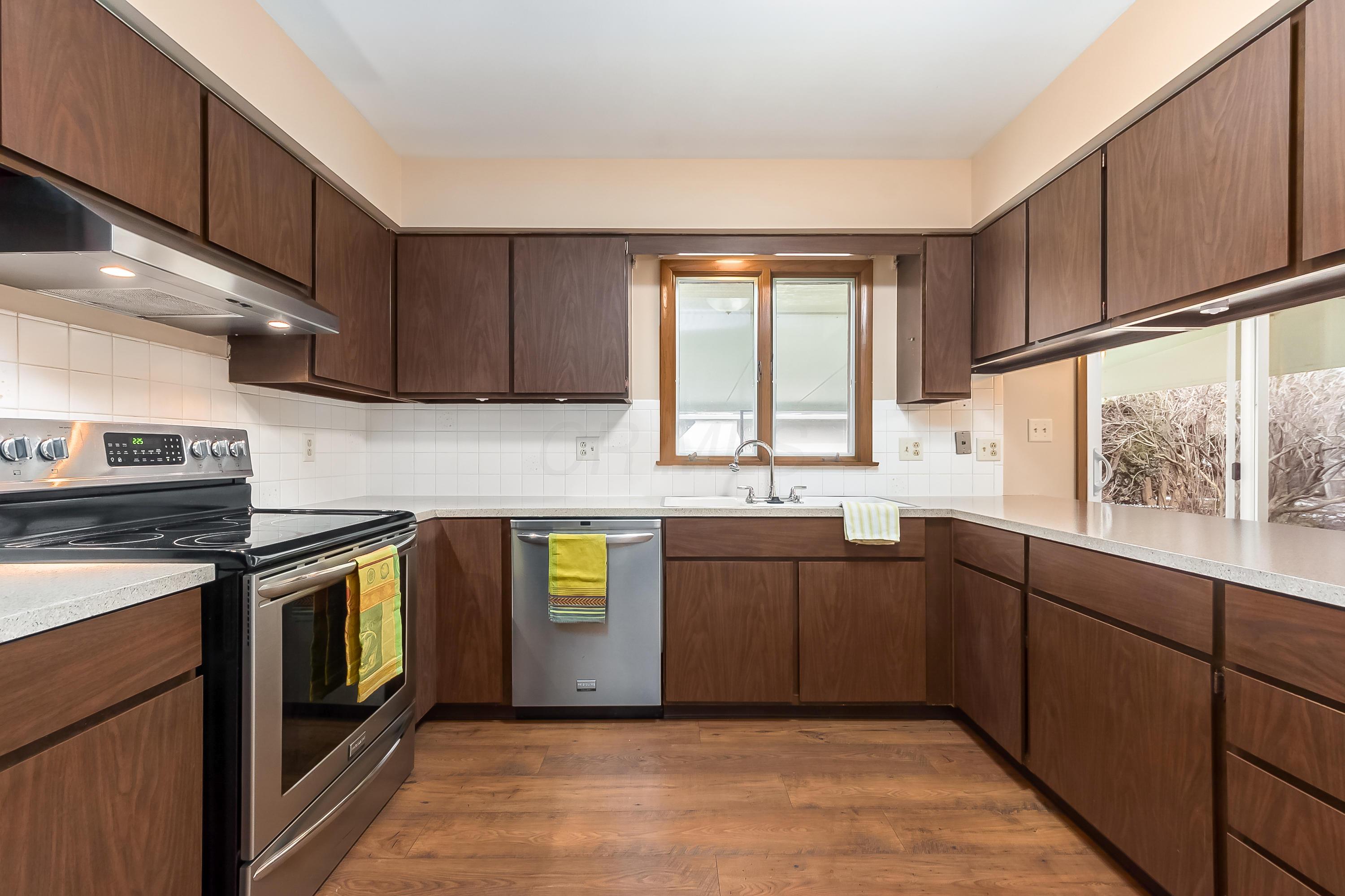 910 Hillery Road Columbus, OH 43229 - Photo 8 of 28 Gallery Image 8