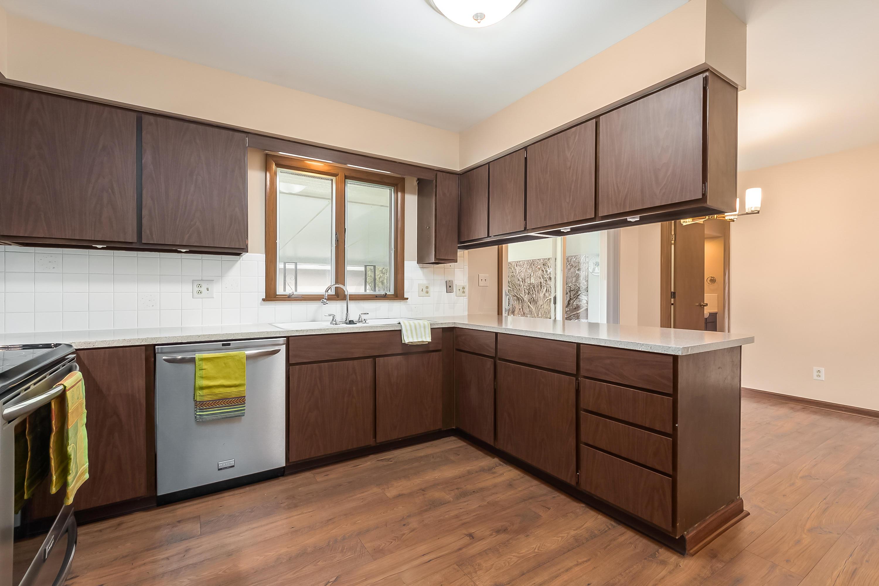 910 Hillery Road Columbus, OH 43229 - Photo 9 of 28 Gallery Image 9