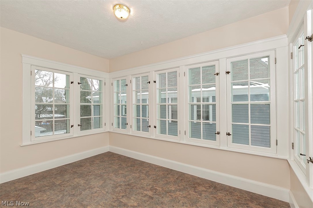 3242 Clarendon Road Cleveland, OH 44118 - Photo 19 of 34 2nd floor suite sun room.