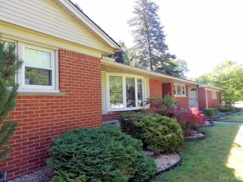 10453 Reeck Road Allen Park, MI 48101 - Photo 3 of 63 102_2063.JPG