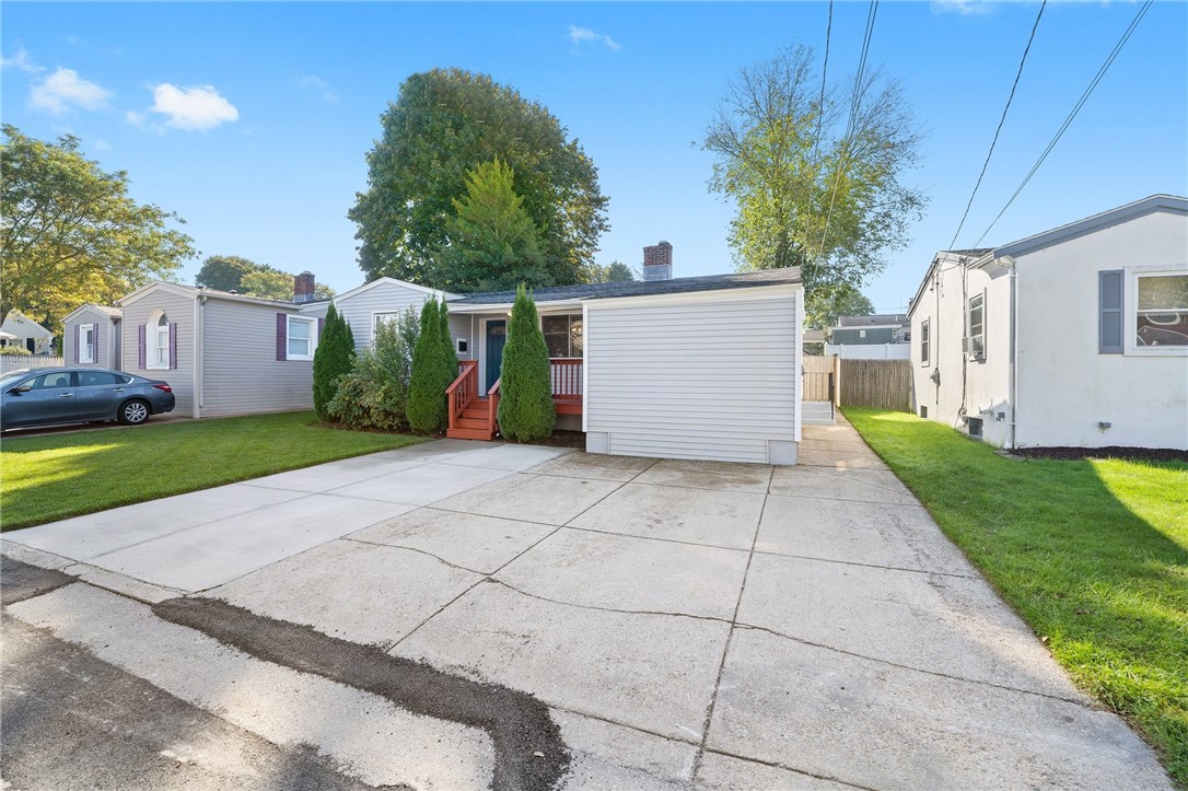 4 Harbourd Road Johnston, RI 02919 - Photo 6 of 39