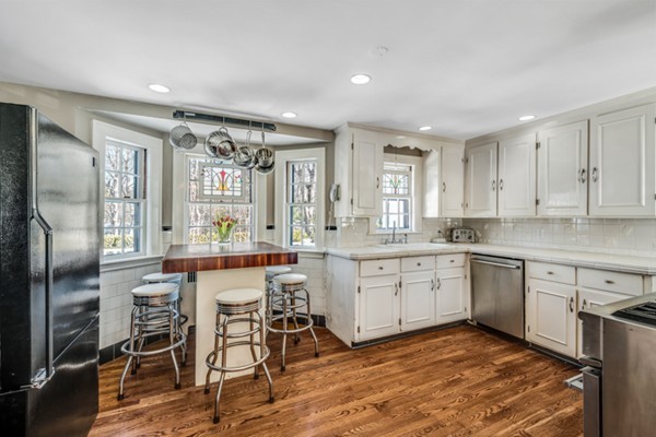 37 Pierrepont Road Winchester, MA 01890 - Photo 6 of 17