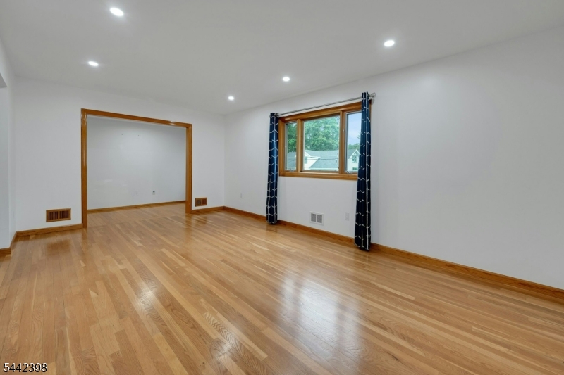61 Fairmount Road Parsippany, NJ 07054 - Photo 8 of 21