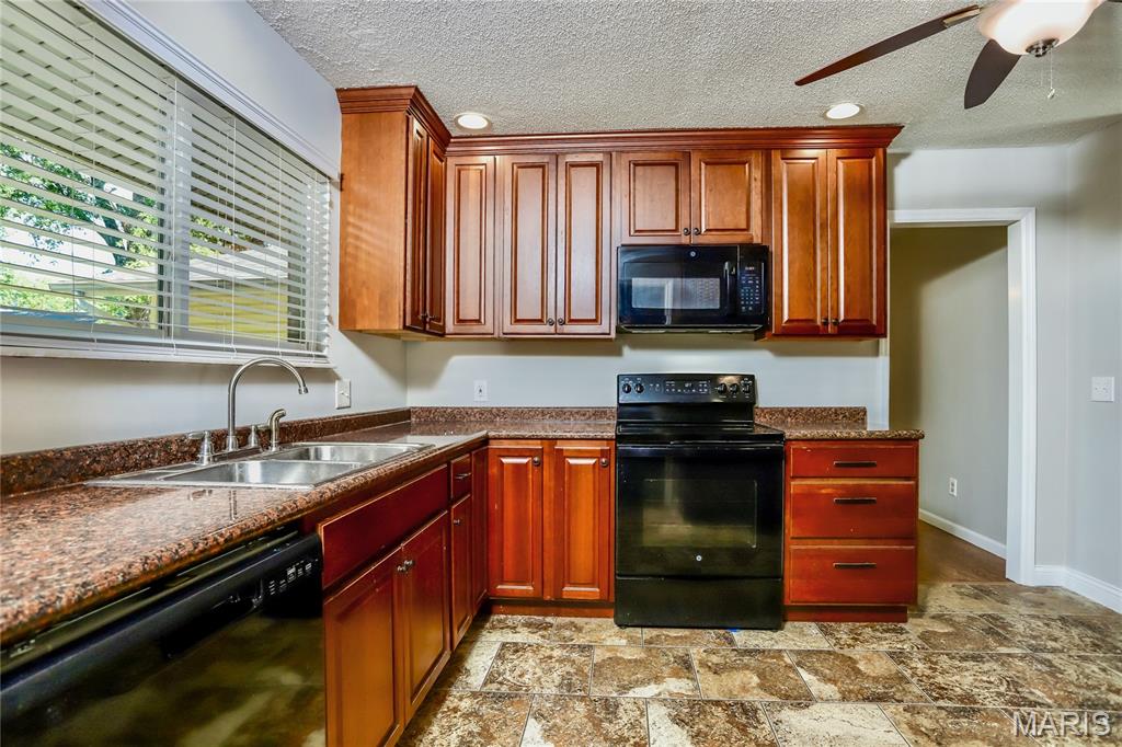 104 Lake Point Drive St. Peters, MO 63376 - Photo 5 of 15