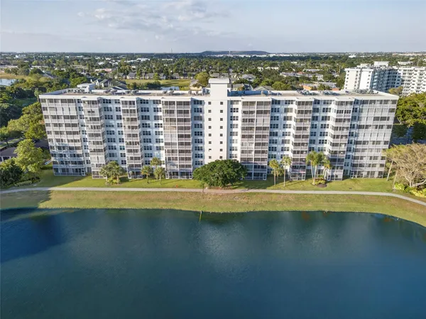 a view of ocean with city view