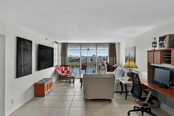 $264,999 | 2900 North Course Drive, Unit 607, Pompano Beach, FL 33069