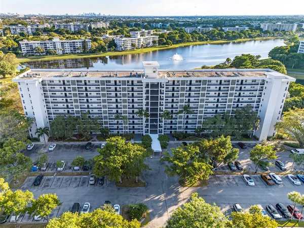 $264,999 | 2900 North Course Drive, Unit 607, Pompano Beach, FL 33069