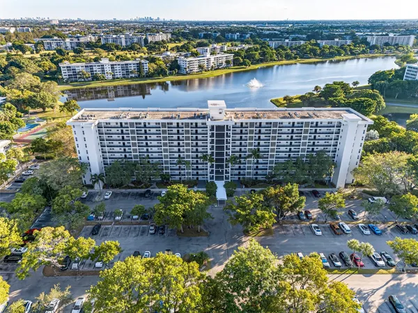 $264,999 | 2900 North Course Drive, Unit 607, Pompano Beach, FL 33069