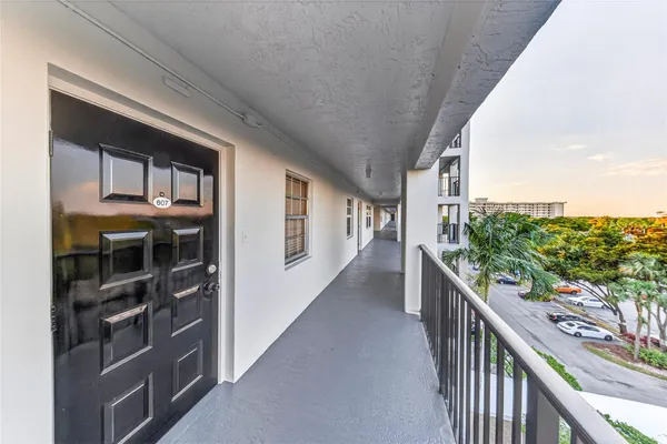 $264,999 | 2900 North Course Drive, Unit 607, Pompano Beach, FL 33069