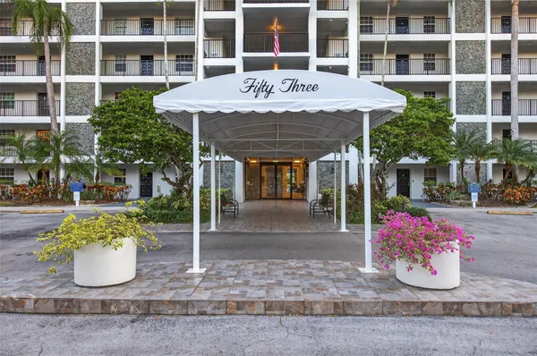 $264,999 | 2900 North Course Drive, Unit 607, Pompano Beach, FL 33069