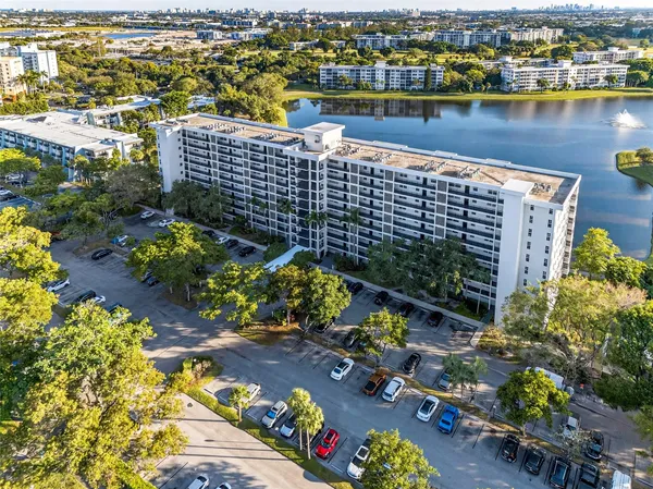 $264,999 | 2900 North Course Drive, Unit 607, Pompano Beach, FL 33069