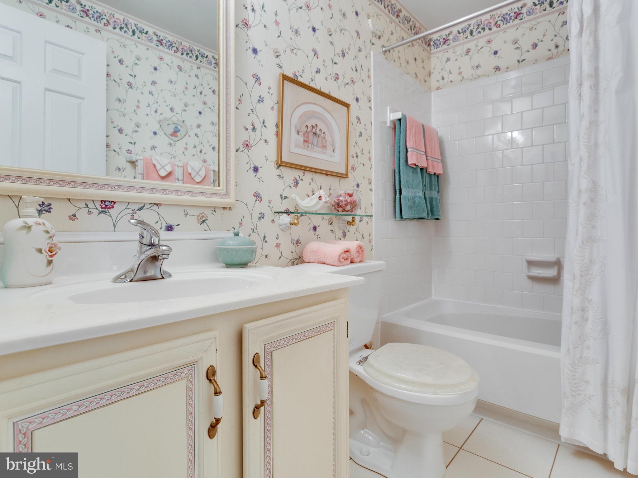 5929 Powell's Landing Road Burke, VA 22015 - Photo 22 of 30 Bath