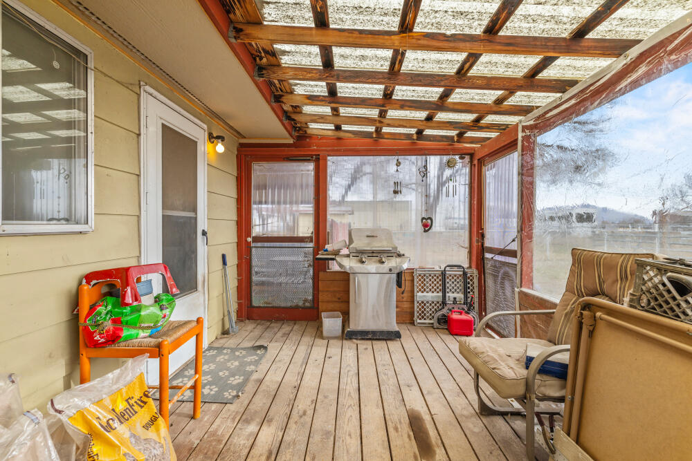 1460 Joe Wright Road Klamath Falls, OR 97603 - Photo 36 of 78 1460JoeWrightRdInterior-26