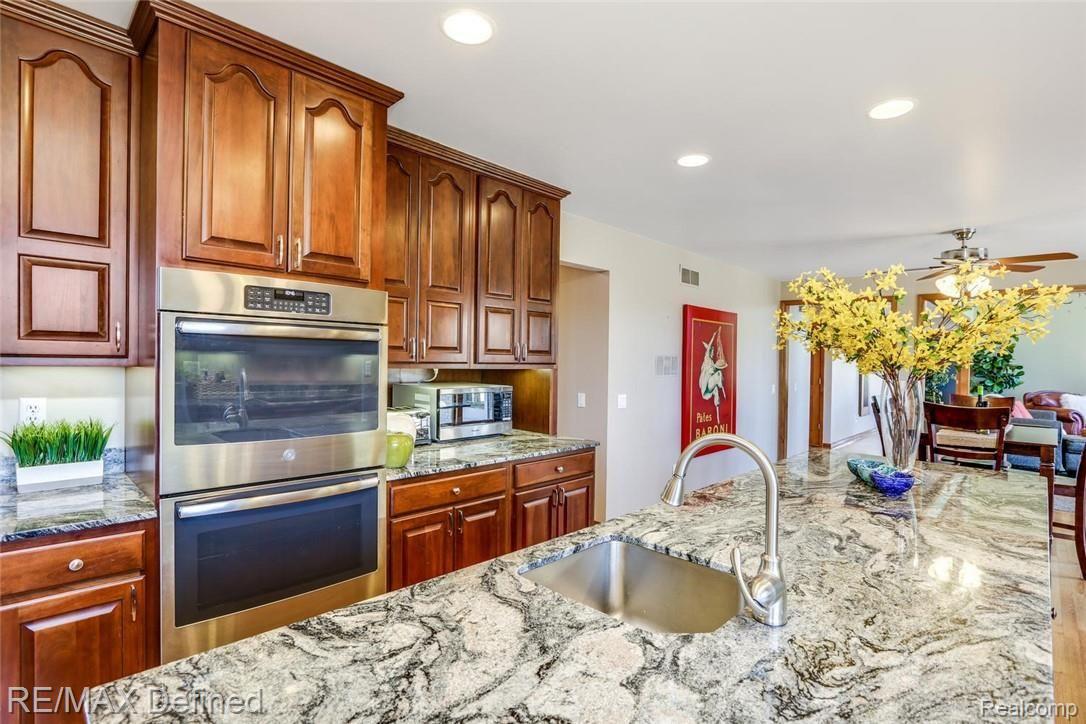 2222 Hosner Road Oxford, MI 48370 - Photo 30 of 60 Double Oven