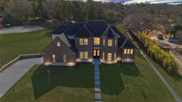 $630,000 | 702 Linkcrest Drive, Duncanville, TX 75137