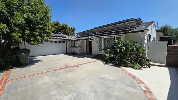 $4,250 | 17322 Keswick Street, Northridge, CA 91325