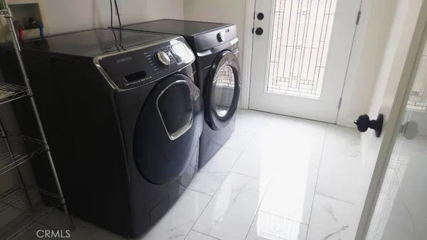 an empty room with wooden floor and mirror
