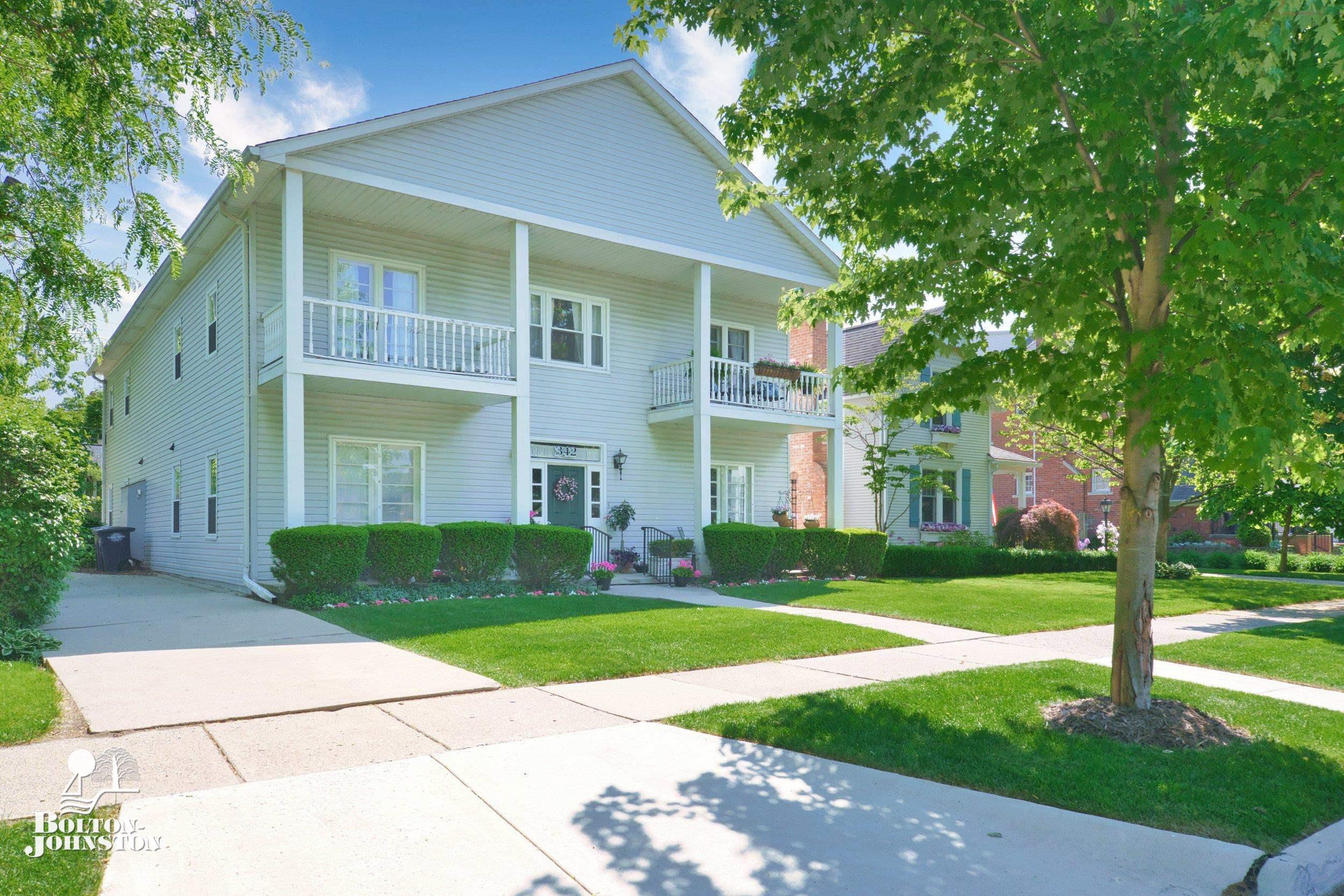 342 Rivard Boulevard Grosse Pointe, MI 48230 - Photo 2 of 34 50143349-7e7caf07-774b-439d-a42f-1980b66b949c.JPG