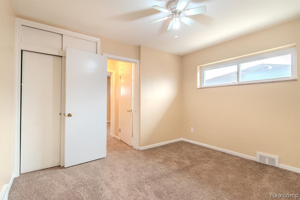 21135 Virginia Avenue Eastpointe, MI 48021 - Photo 15 of 33