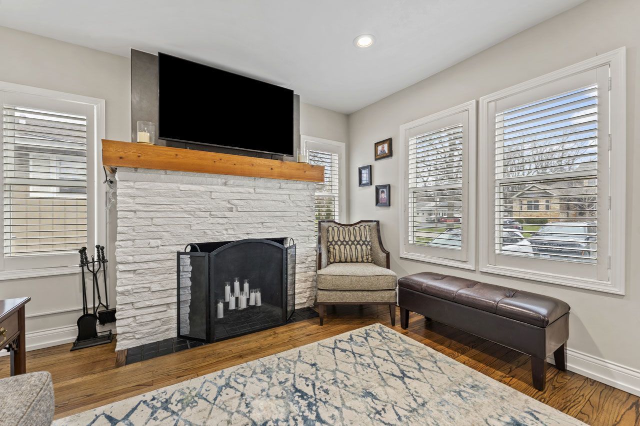 348 Shady Lane Elmhurst, IL 60126 - Photo 5 of 32