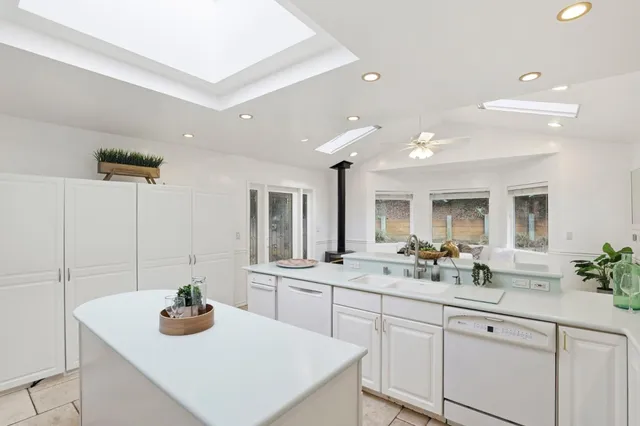 $1,249,000 | 5 Hibbert Court, Pacifica, CA 94044