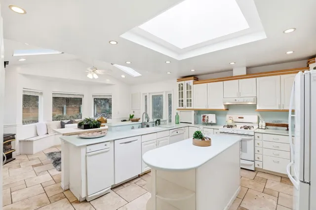 $1,249,000 | 5 Hibbert Court, Pacifica, CA 94044