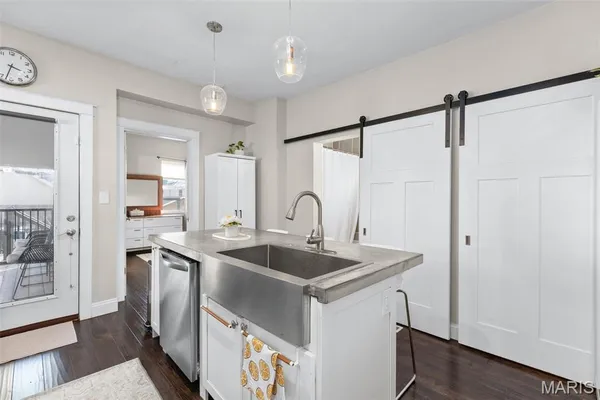 $299,000 | 5510 Botanical Avenue, St. Louis, MO 63110