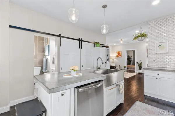 $299,000 | 5510 Botanical Avenue, St. Louis, MO 63110