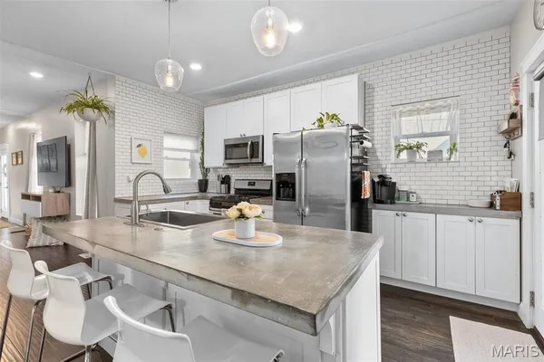 $299,000 | 5510 Botanical Avenue, St. Louis, MO 63110