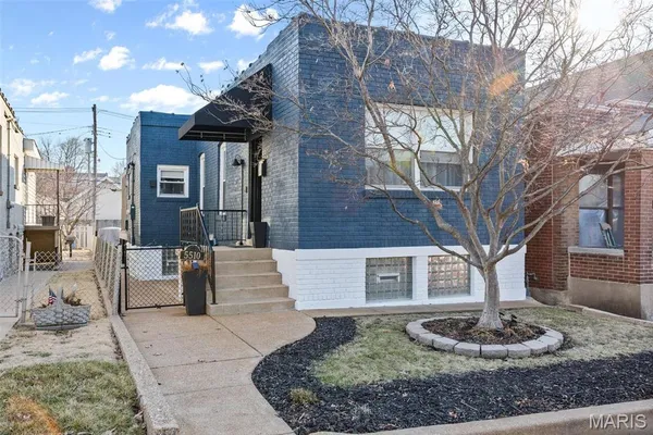 $299,000 | 5510 Botanical Avenue, St. Louis, MO 63110