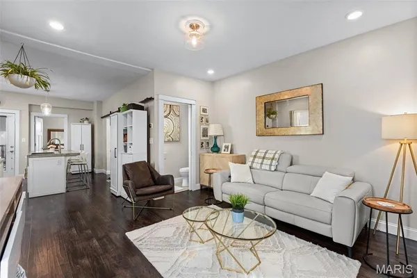 $299,000 | 5510 Botanical Avenue, St. Louis, MO 63110