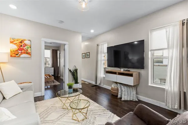 $299,000 | 5510 Botanical Avenue, St. Louis, MO 63110