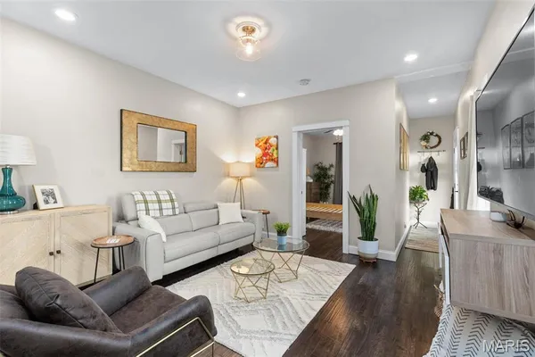 $299,000 | 5510 Botanical Avenue, St. Louis, MO 63110