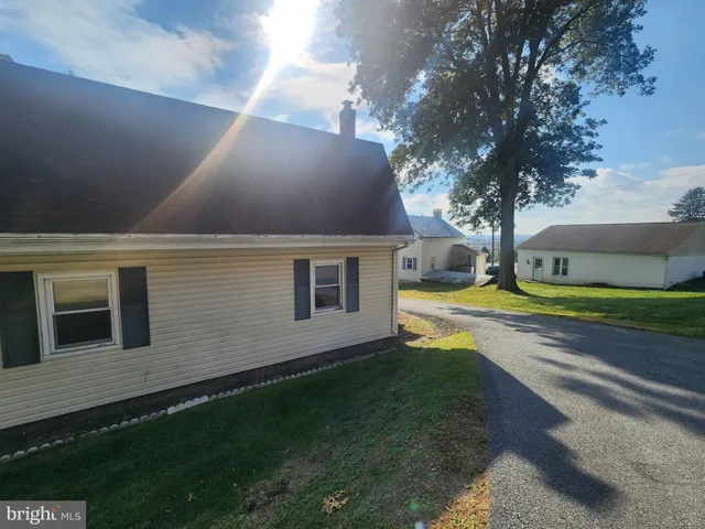 a view of a barn in the middle of a yard