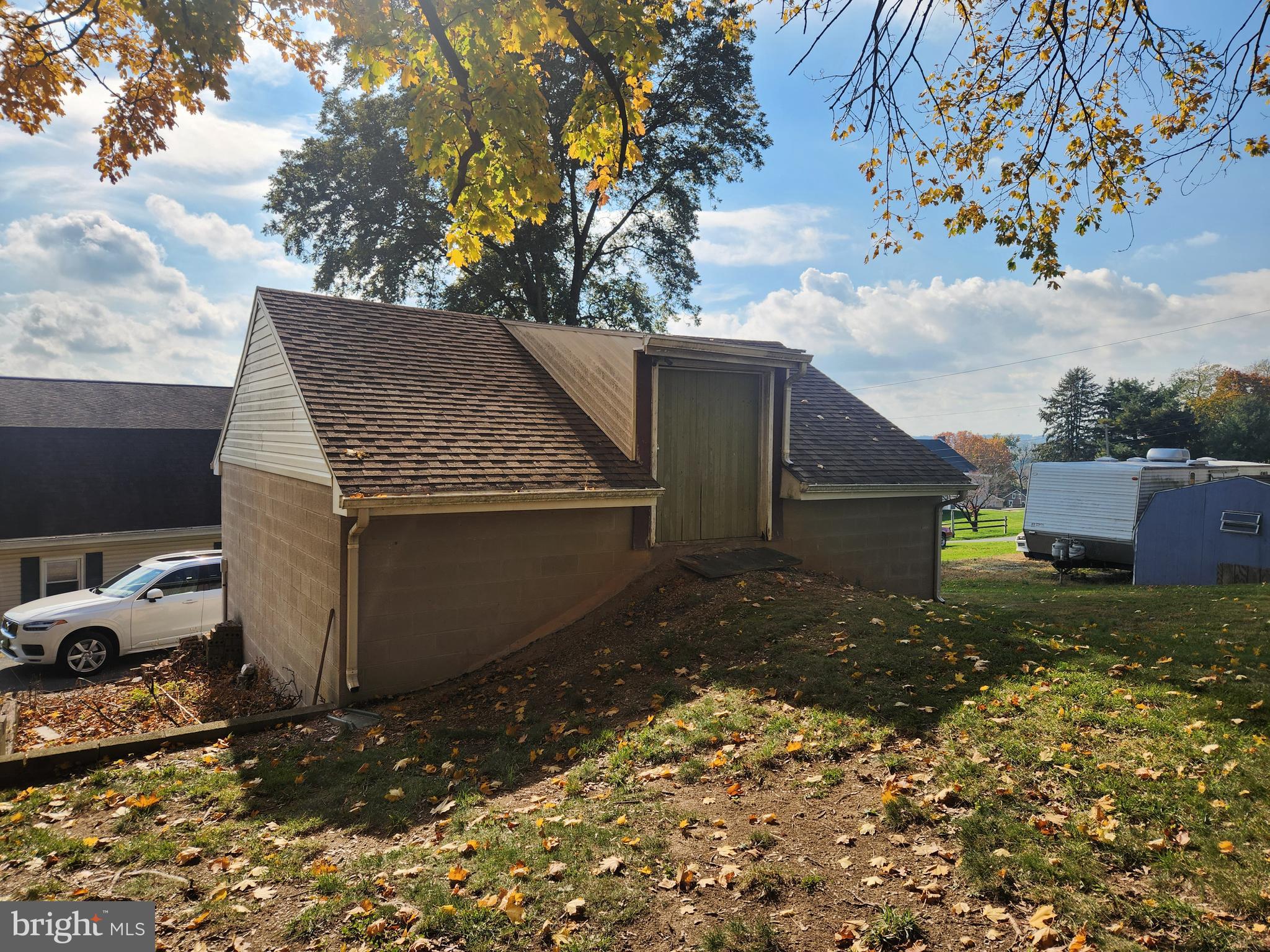 827 Disston View Drive Lititz, PA 17543 - Photo 10 of 10 a view of a barn in the middle of a yard